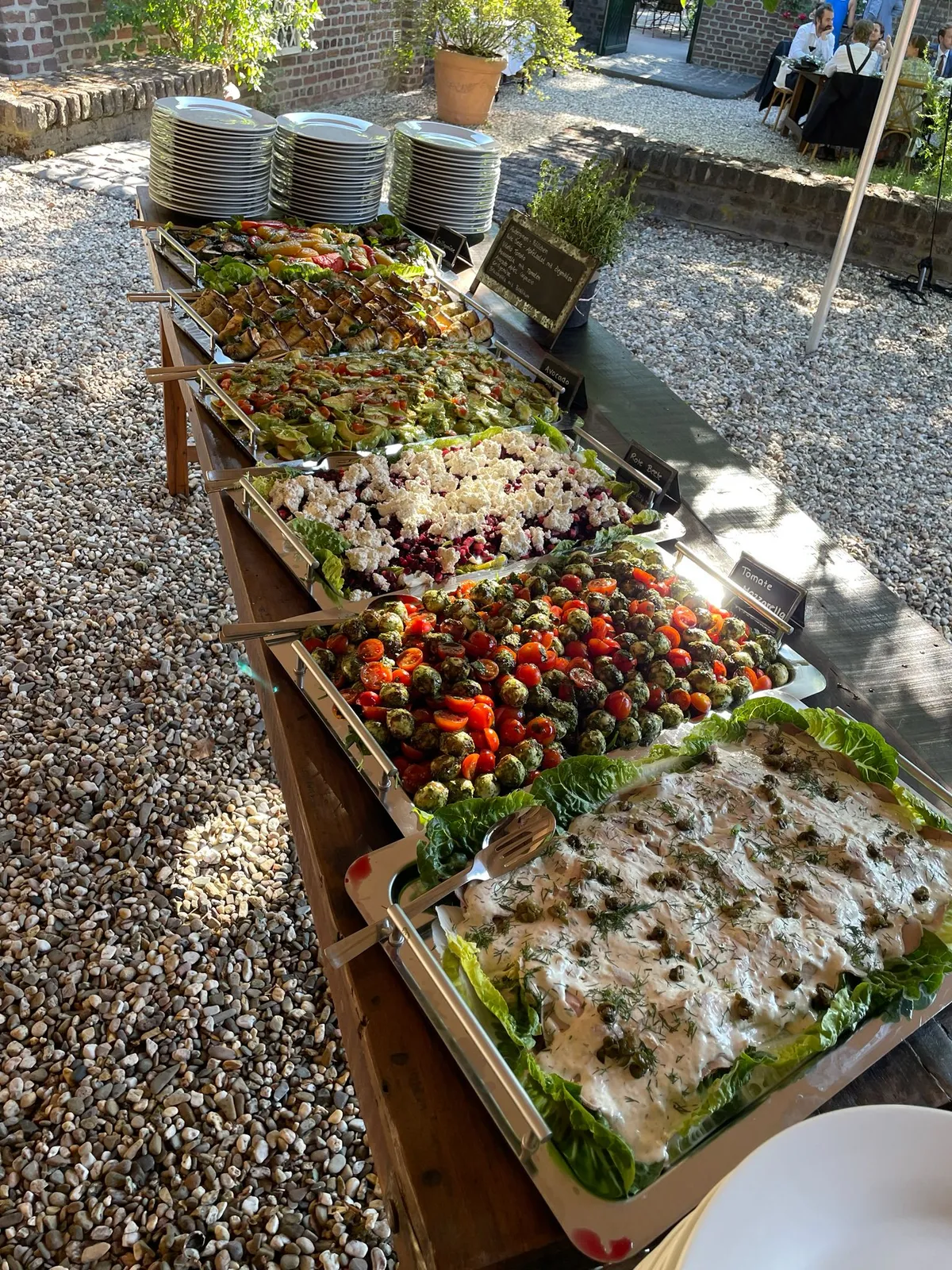 Detail eines hochwertig angerichteten Cateringbuffets